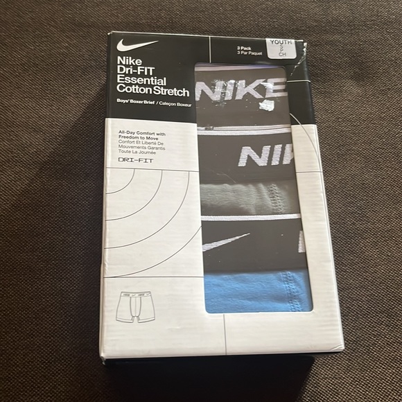 COPY - COPY - Nike Dri-Fit Essentials cotton stretch - Picture 2 of 2